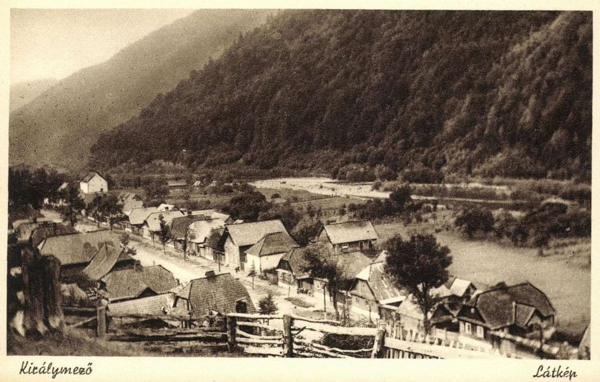 Вид на Усть-Чорну з пагорба 1942 рік
