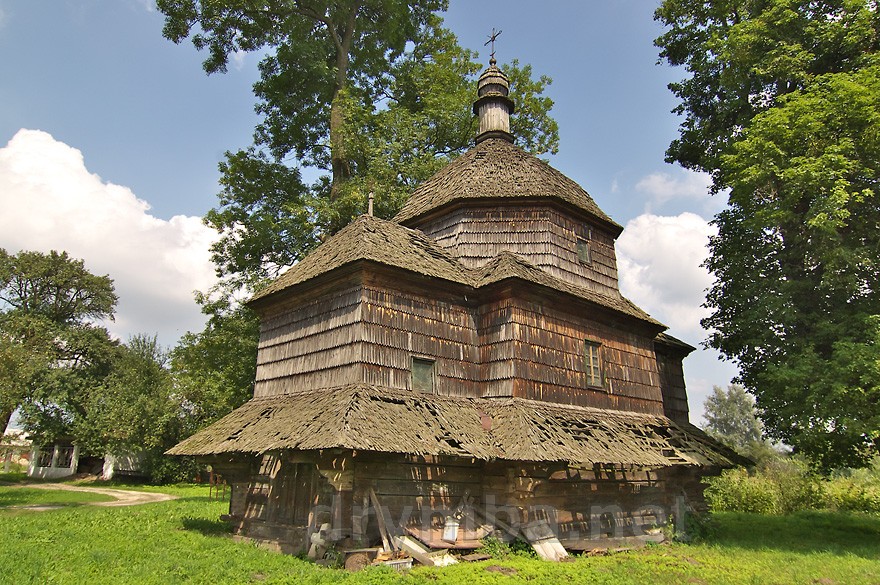 Дерев'яна церква святого Микита у селі Дернів