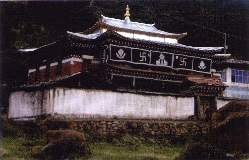 Саастика на стінах Тибетського храму