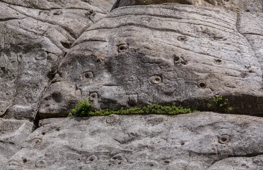 Солярні знаки на скельній групі Камінь 