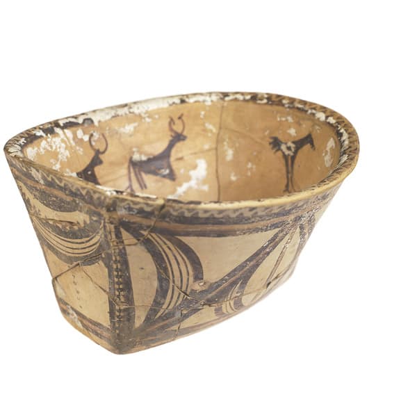 Oval bowl. Ucraina. 4th millenium BC