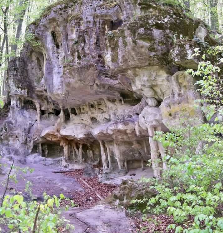 Антропоморфні скелі в печері Прийма