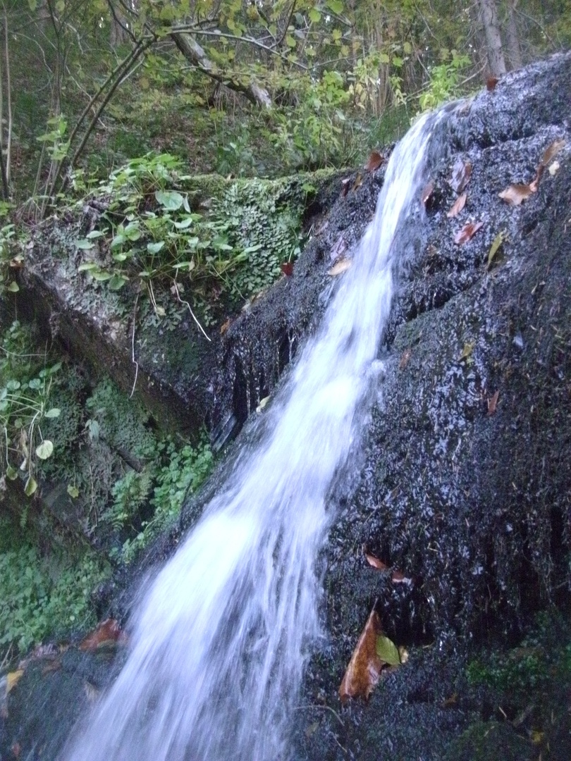 vodospad-laznyi-voda