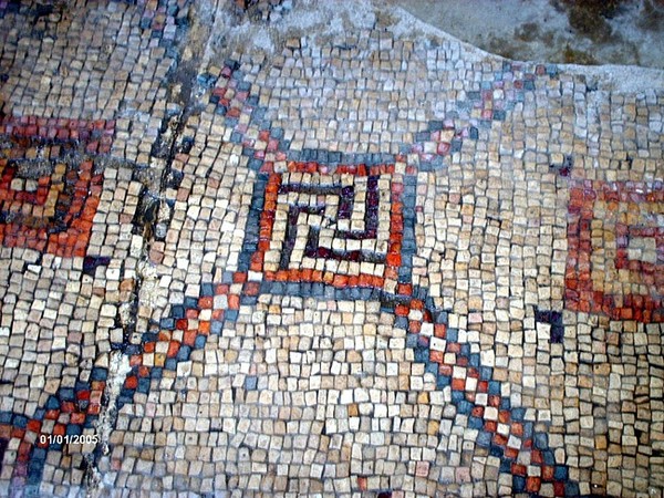 Мозаїка зі свастикою в Ізраїлі