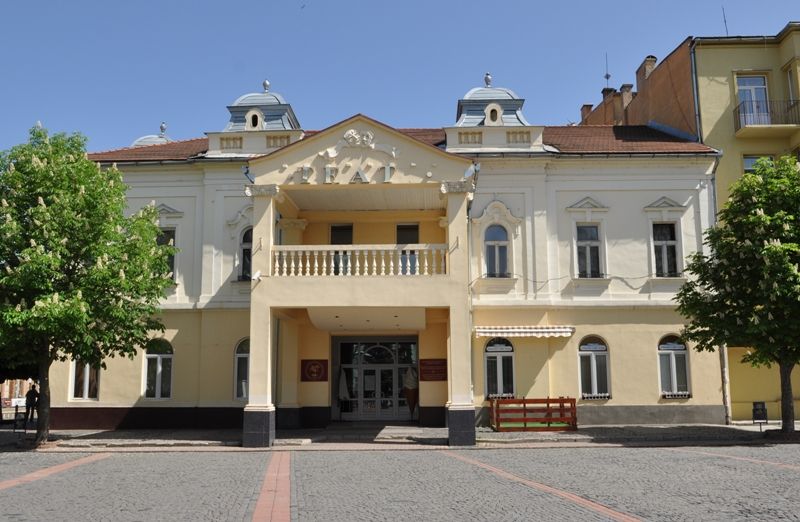 mukachivskyi-teatr
