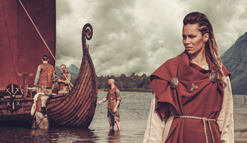 viking-woman-by-ship