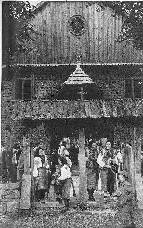 Молодята вінчаються в церкві - Гуцульщина