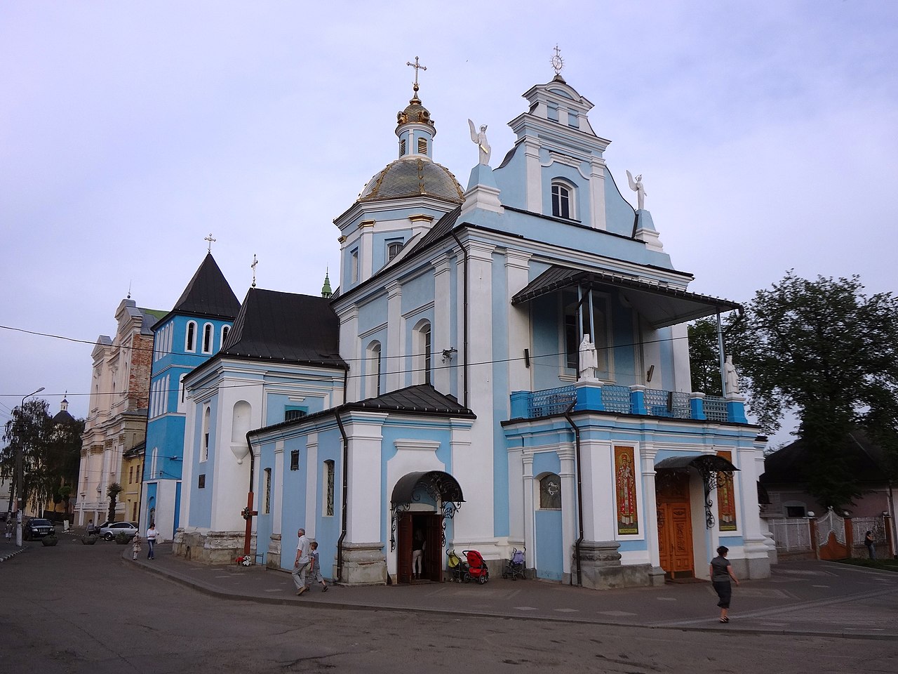 1280px-Церква Різдва Пресвятої Богородиці та її дзвіниця в м.Самбір