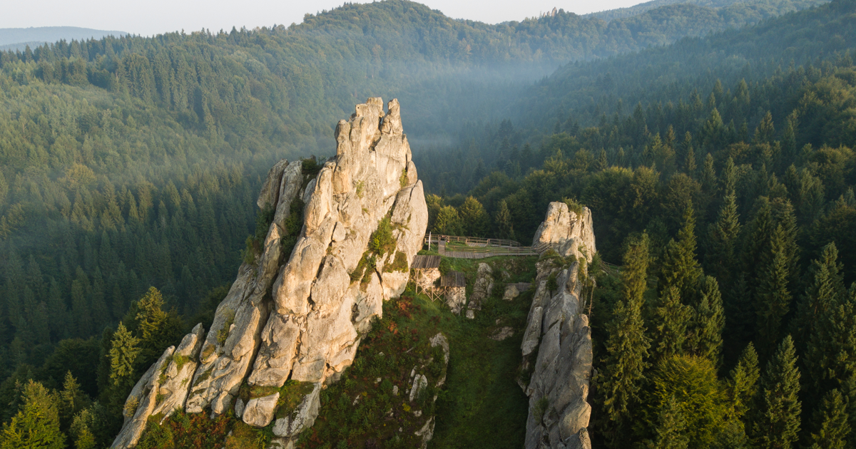 Урицькі скелі Тустань — древнє святилище і місто-фортеця