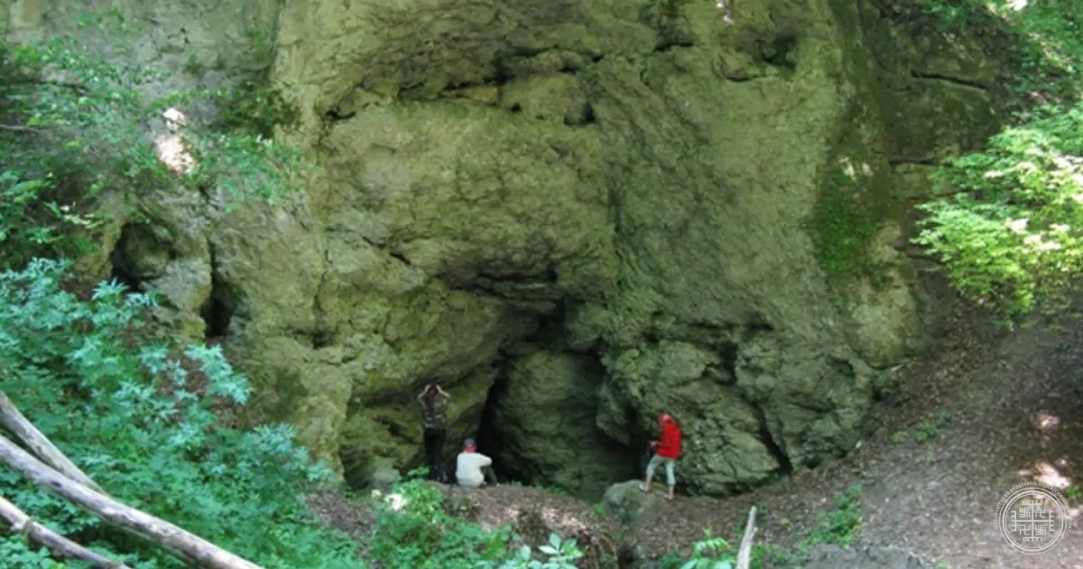 Хрестоподібні зображення в печерах Подністров'я
