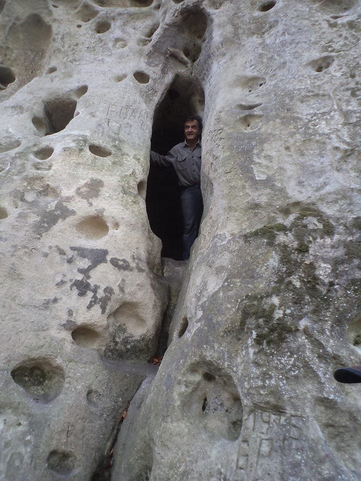Печера в Ілові - скеля Рожаниці
