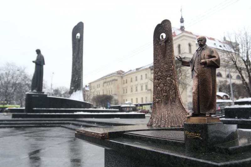 Тарас Шевченко: пам'ятник на площі у Львові