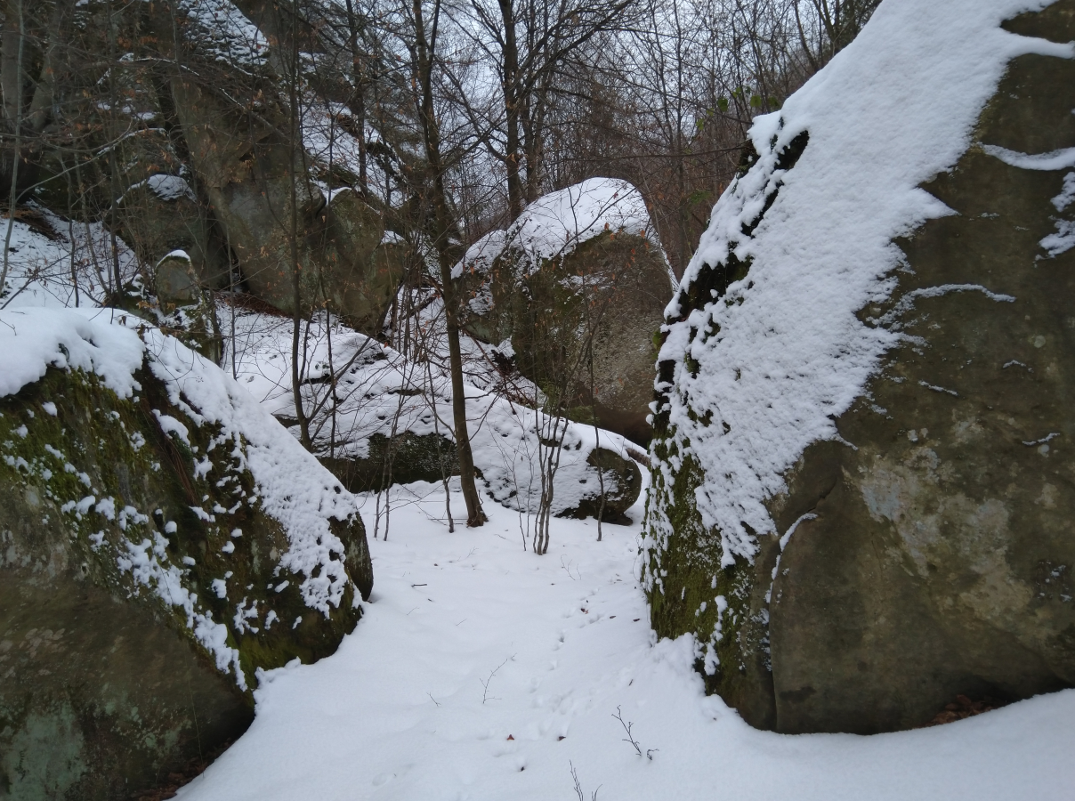 Кам'яний лабіринт на Пищику в Нижньому Кінці село Ямельниця